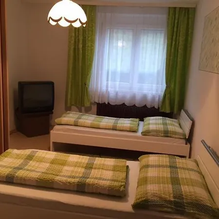 Haus Tina 홈스테이 *